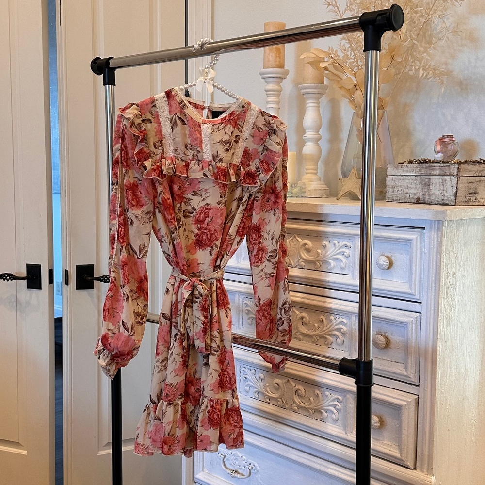 Flowers print flouncy mini dress 🌺